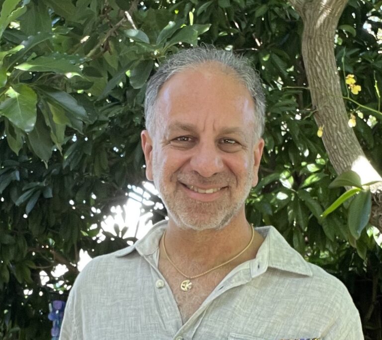 Neil Head shot Nov 2021 768x685